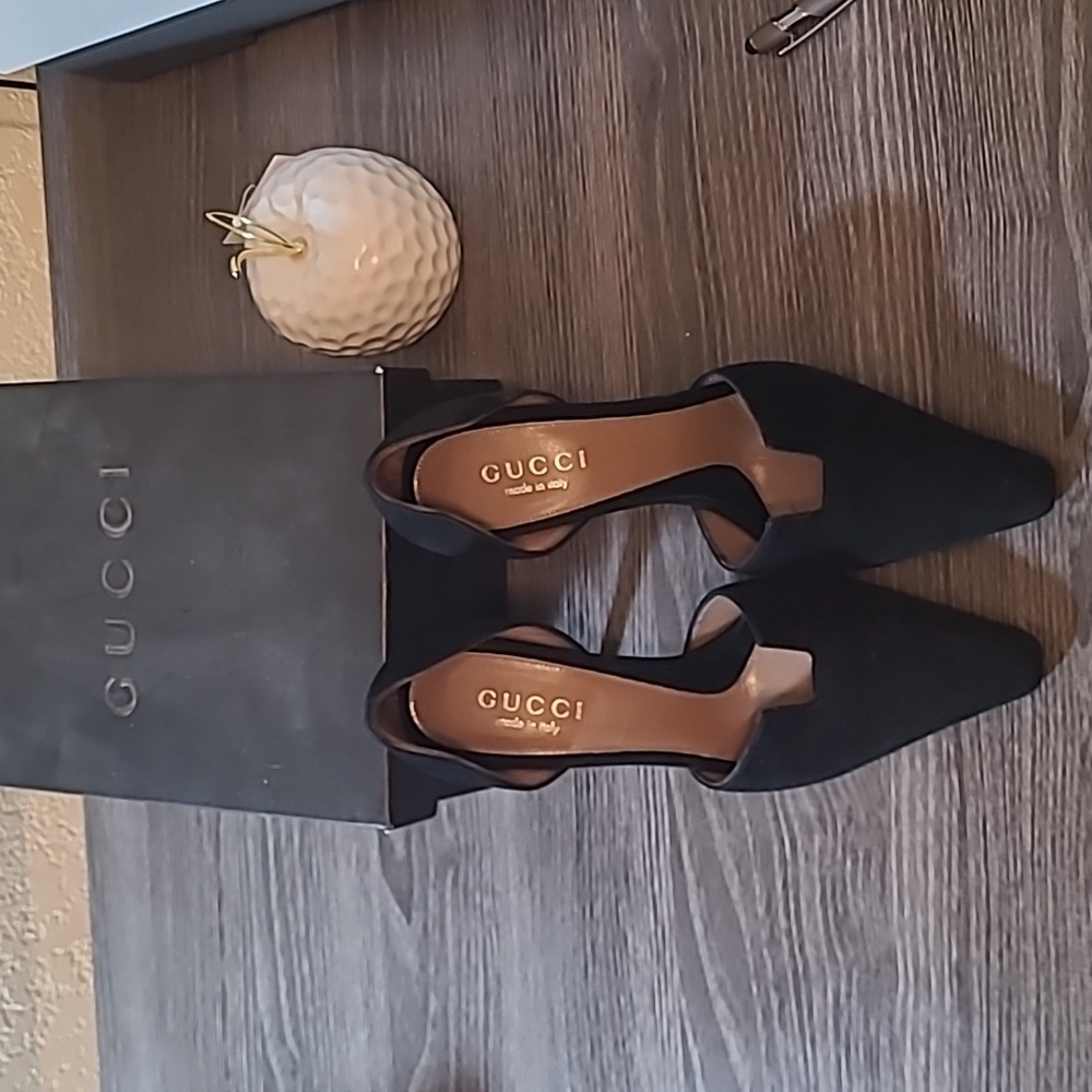 GUCCI. black suede heels, size 36 - Picture 2 of 5
